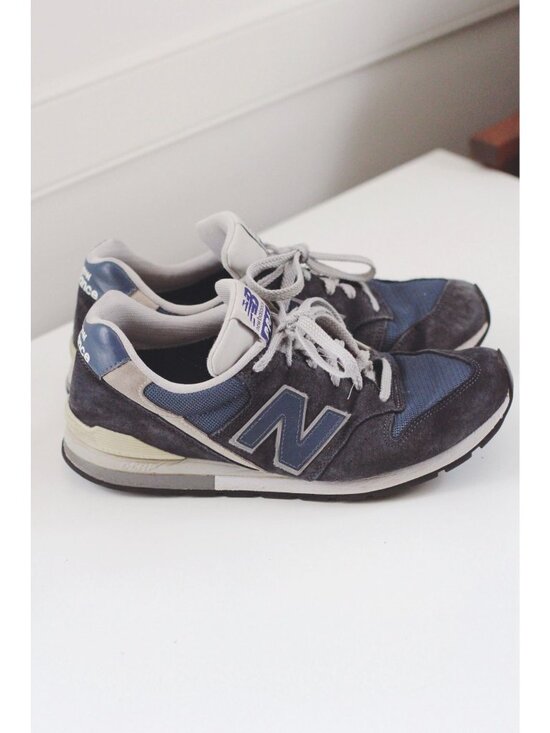 New Balance 996 Mens Running Shoes Gray & Navy Suede Mesh Retro